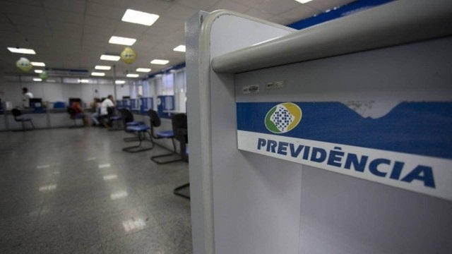 Fila do INSS encosta em 2 milhões e atinge maior patamar desde governo Bolsonaro