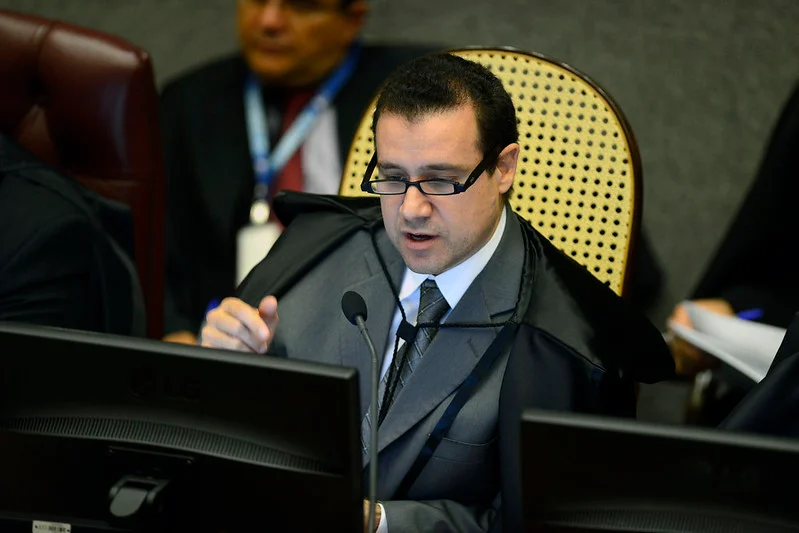 Ex-ministro do STJ recebeu R$ 595 mil de empresa ligada ao “Careca do INSS”, aponta Coaf