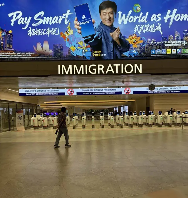 Setor de imigração biométrica do aeroporto Changi, sem filas