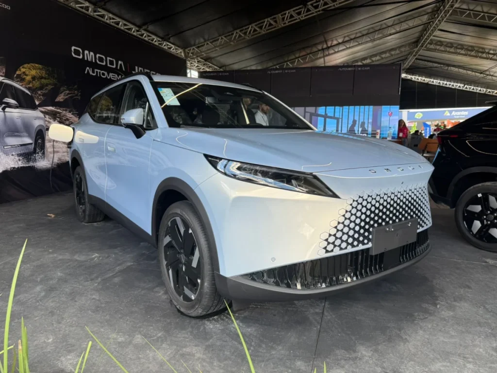 Modelos Mitsubishi da Autovema na feira