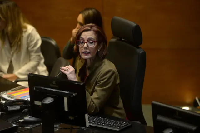 A juíza Elizabeth Louro durante audiência de instrução do caso Henri Borel no Tribunal de Justiça do Estado do Rio de Janeiro
