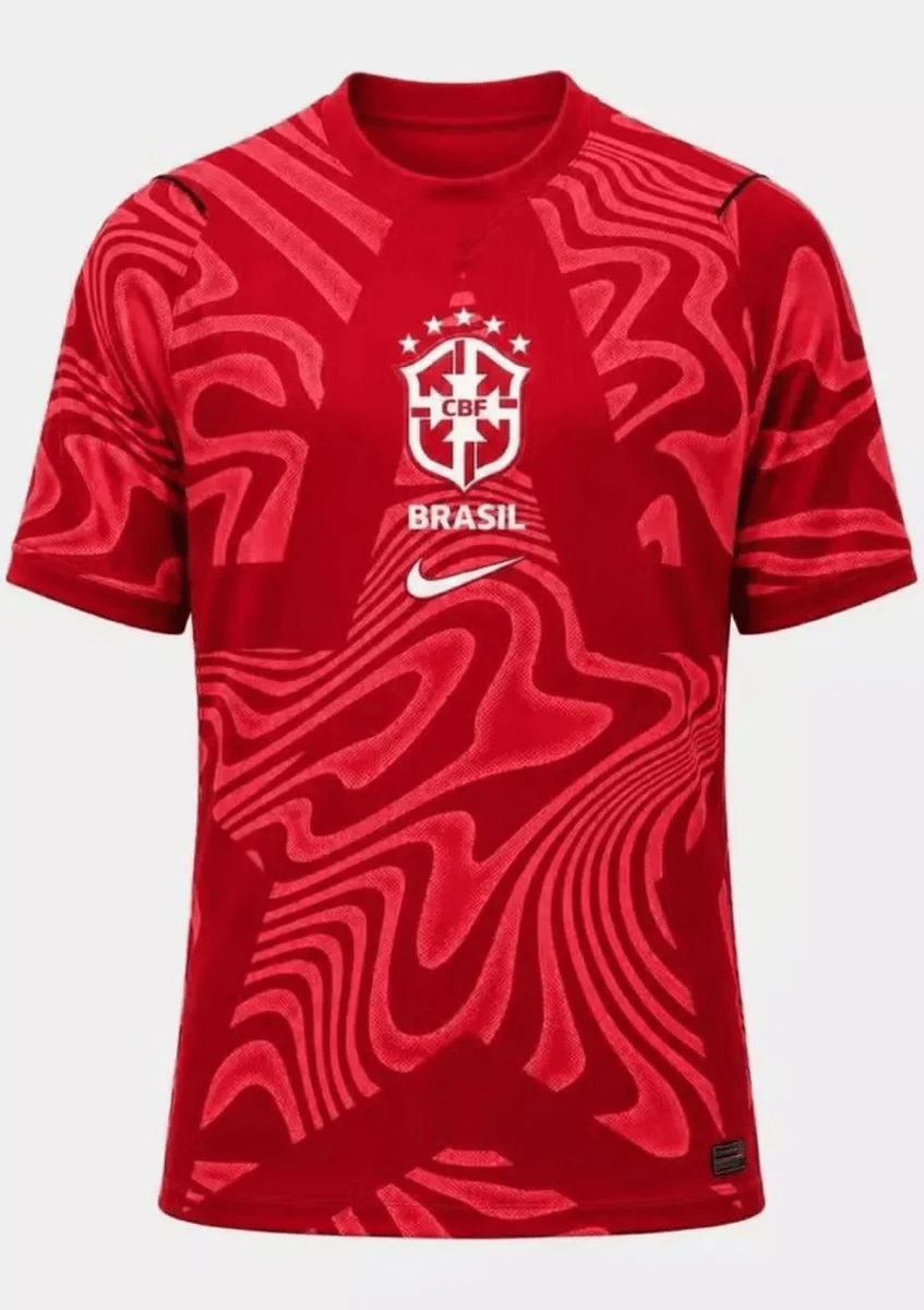 foto com cor. camisa vermelha goleiro seleção brasileira - metrópoles
