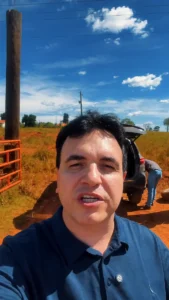 Prefeito Tony Pablo durante visita a linhas vicinais de Cacoal
