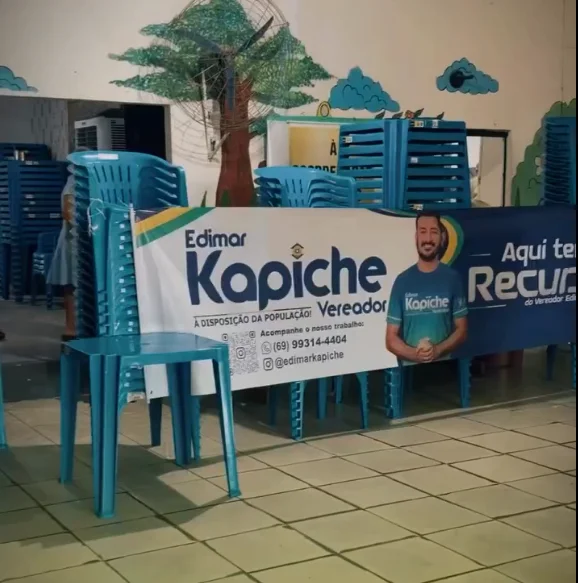 Entrega de mobiliário à AAPC